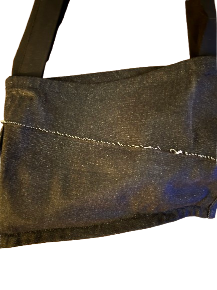 Knot Bag detail diagonal raw seamline